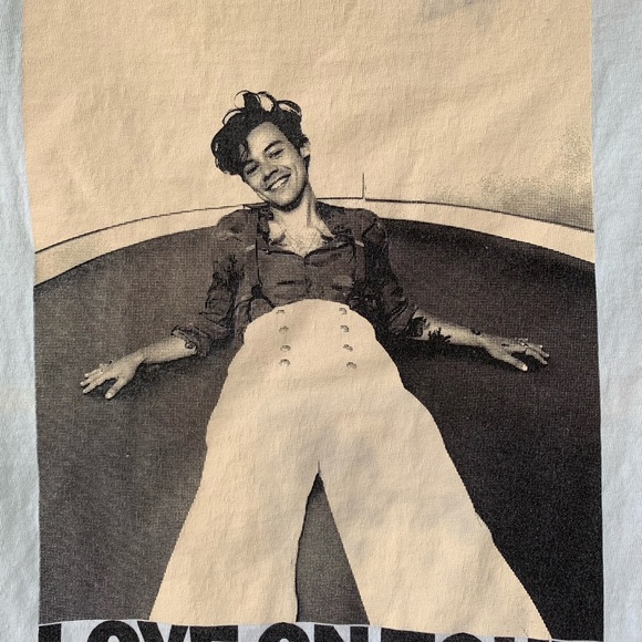 Vintage "Love on Tour" Harry Styles T-shirt size Medium. - Picture 2 of 7